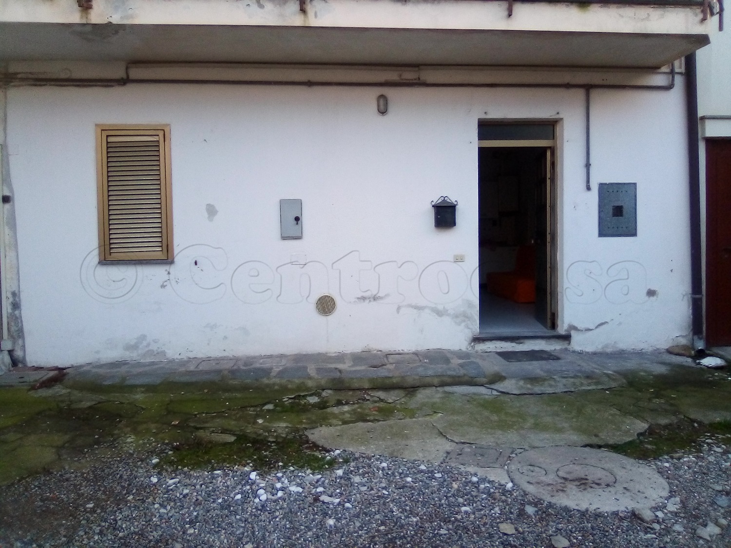 MAGENTA: CENTRALISSIMO BILOCALE IN CORTE € 49.000