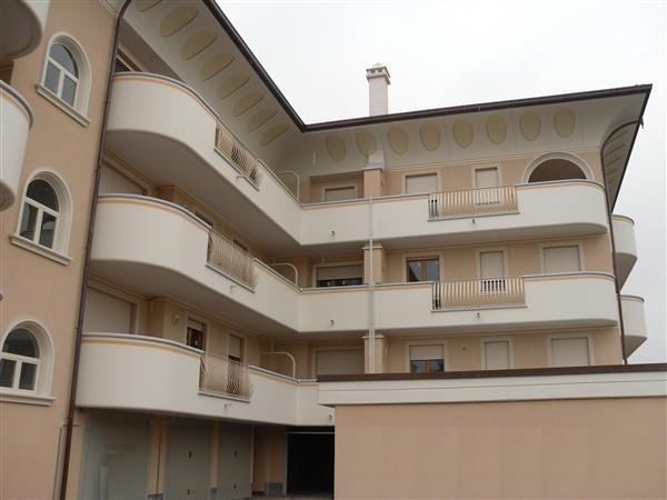 Rif. A2299 MESERO 2 Locali recente costruzione € 480