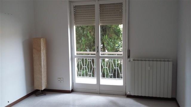 BERNATE -  2 LOCALI VUOTO - € 420 A2118