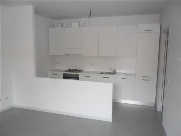 CENTRO -  2 locali ARREDATO I N CORTE - € 680 A2142