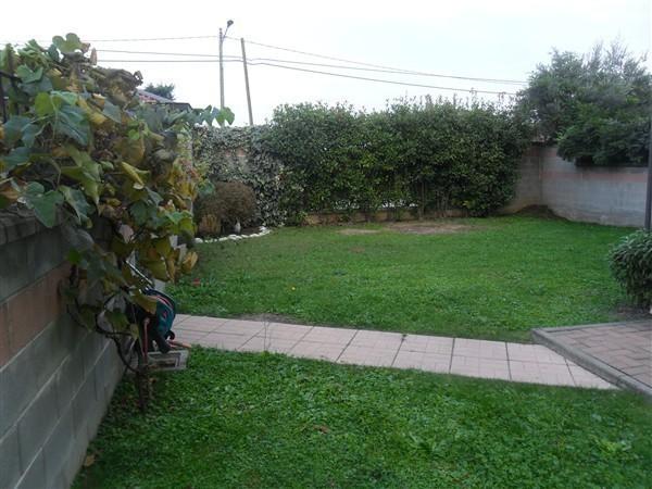 CORBETTA - BILOCALE con GIARDINO ARREDATO € 500 A2206