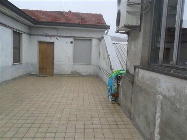 MAGENTA -  2 LOCALI ARREDATO IN CORTE - € 350 A2210