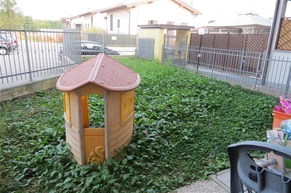 A2213 Castano Primo Bilocale con giardino € 450