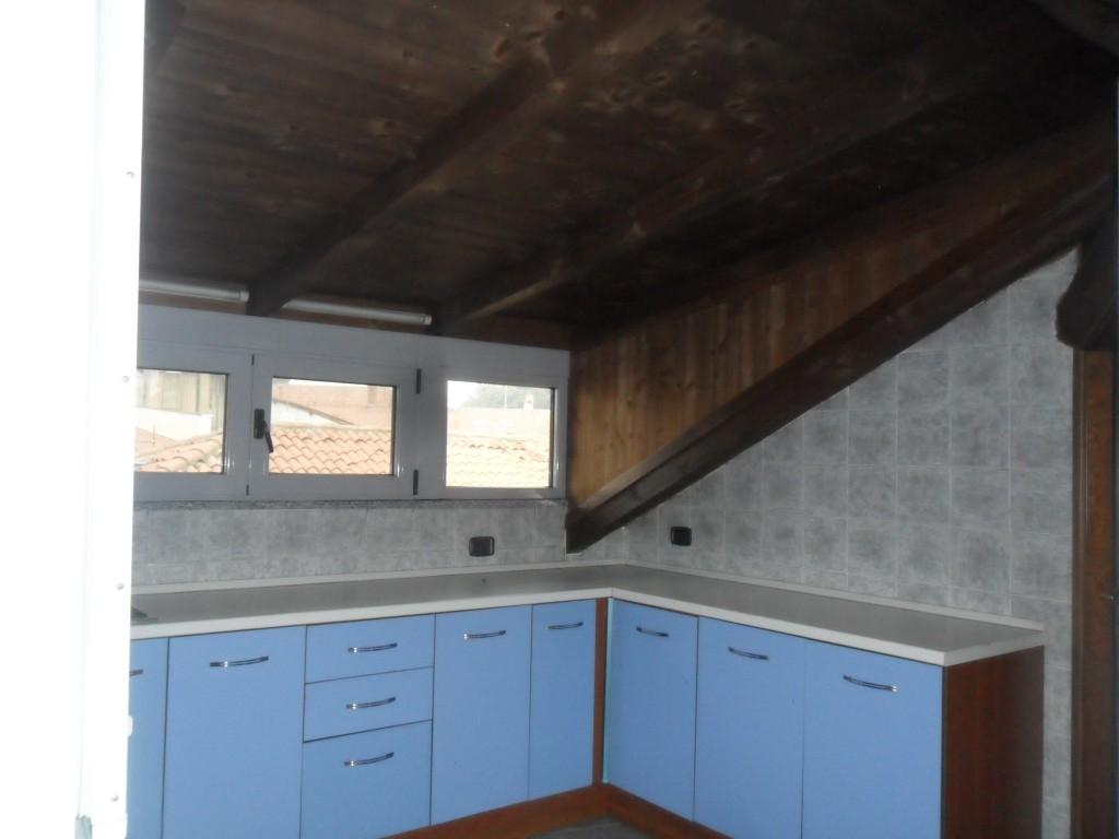 A2293 Corbetta: Bilocale arredato € 400 risc aut