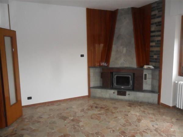 Rif A305 Marcallo con Casone 3 LOCALI € 450