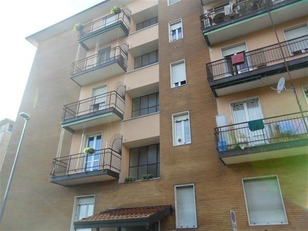 Rif. A3116 MAGENTA - 3 LOCALI VUOTO € 470