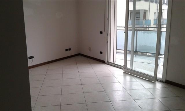 Rif. A3146 CORBETTA: TRILOCALE + DOPPI SERVIZI - € 680