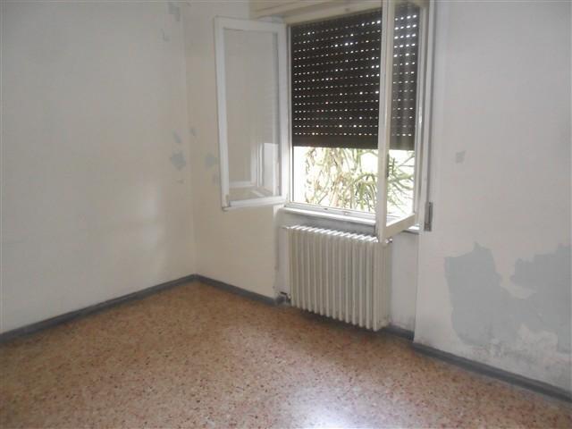 MAGENTA Vic. CENTR - 3 LOCALI AMPIO € 400 Rif. A3148