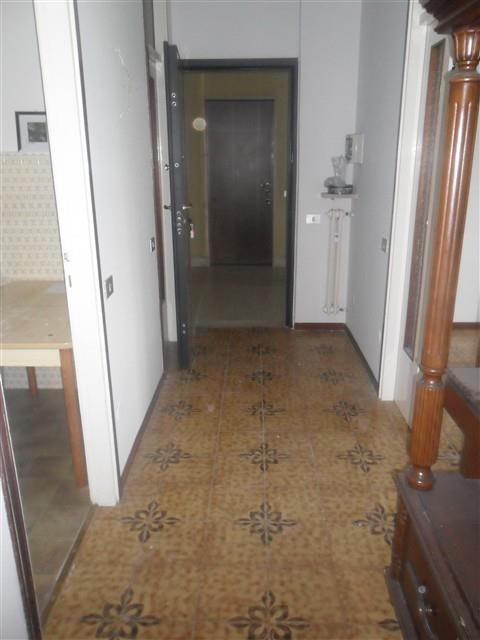 Rif. A3149 CASOREZZO 3 LOCALI ARREDATO/VUOTO € 400