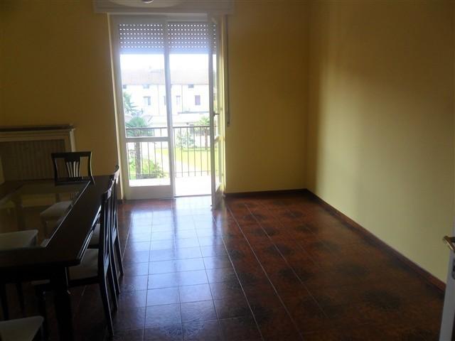 Rif. A3153 CASOREZZO 3 LOCALI ARREDATO/VUOTO € 400