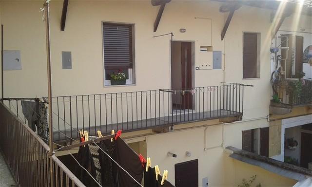 A3157 Magenta P.zza Kennedy: 3 LOCALI ARREDATO € 650