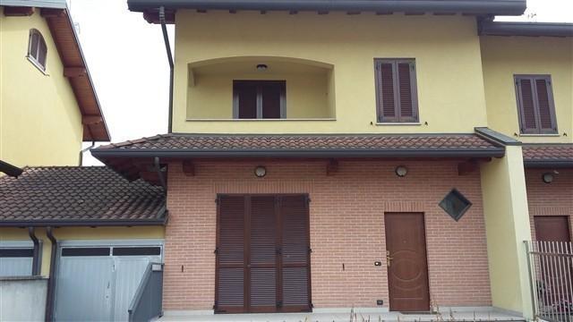 BERNATE TICINO -  VILLA A SCHIERA DI TESTA - € 950