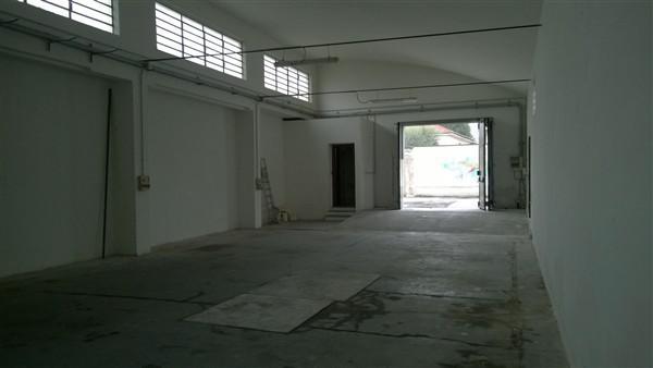 Capannone Zona Piazza Kennedy € 900 - CA501