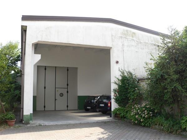 CA9002 Magenta: Capannone artigianale 450 mq € 1.350