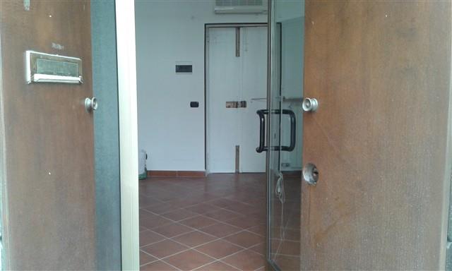 Magenta Centro - UFFICIO/NEGOZIO € 390 - LA105