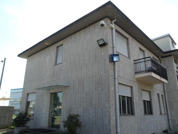 Magenta: UFFICIO 4 locali + bagno € 600