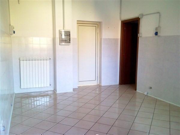 Rif.NA201 MAGENTA STADIO - Negozio  € 400