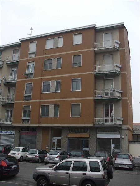 T272 MAGENTA P.ZA KENNEDY - 2 LOCALI € 78.000