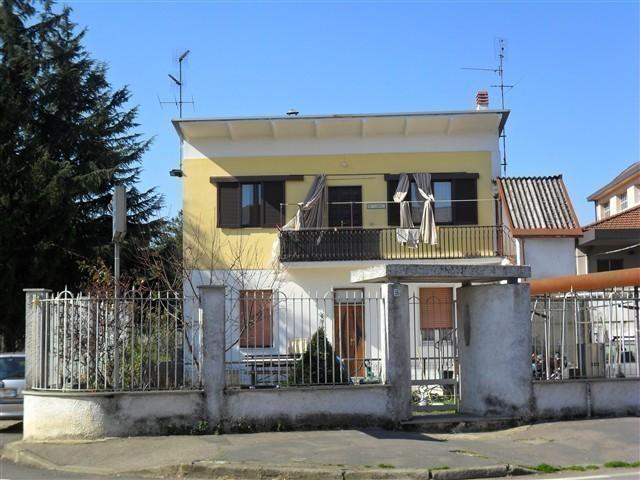 Rif T3192 MAGENTA: Sol semindcon giardino € 270.000