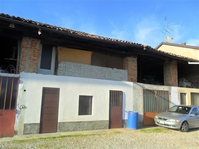 PONTENUOVO -  Rustico/fienile 3 locali € 32.000 T3194