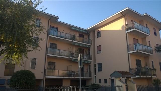 T3204 MAGENTA: 3 LOCALI + BOX - € 107.000