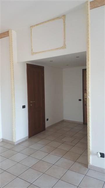 Rif.T3208 CORBETTA 3 LOCALI + BOX € 120.000