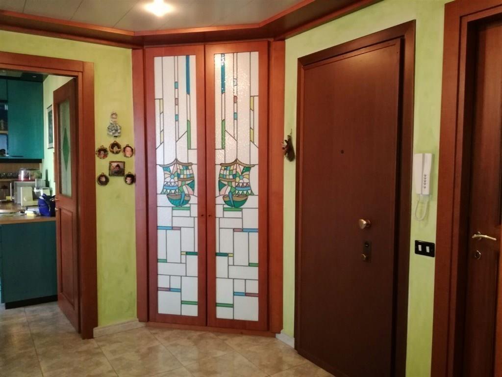 T3211 ROBECCO 3 LOCALI con BOX € 185.000