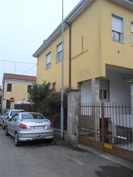 NORD -  Villa Singola 6 locali € 200.000 T611