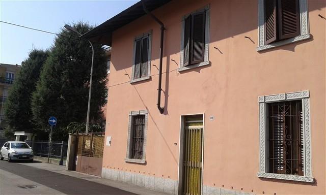 MAGENTA - Vic. Ospedale CASA BIFAMILIARE € 185.000 T520