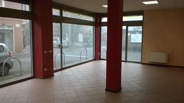Rif LA221 Corbetta negozio 56 mq € 600
